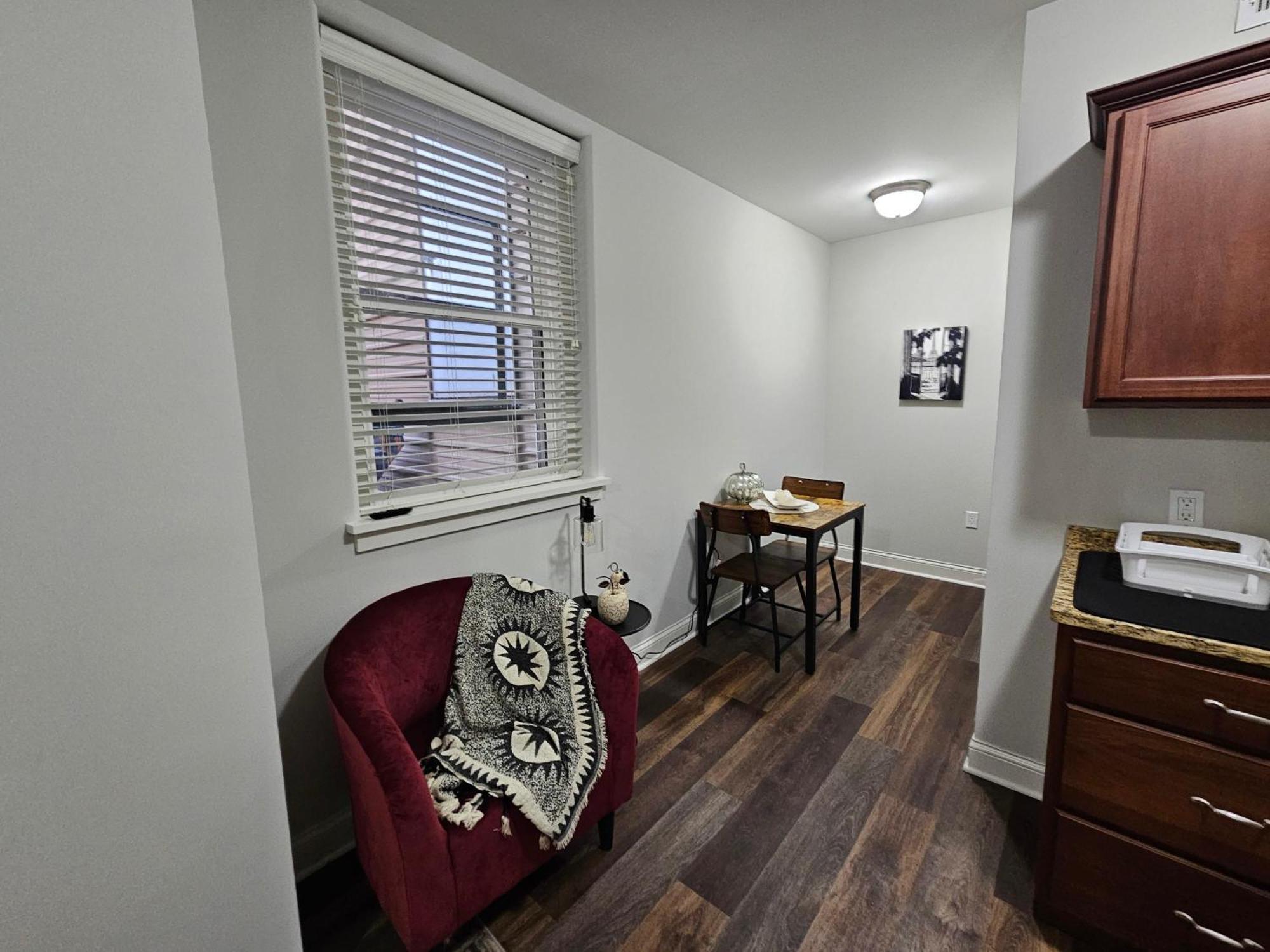 Cozy King Bed Stay At The Historic Inman - 201 Champaign Exterior foto